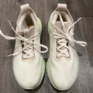 ASICS Nimbus Gel 25 Women's White and Green Athletic Shoes